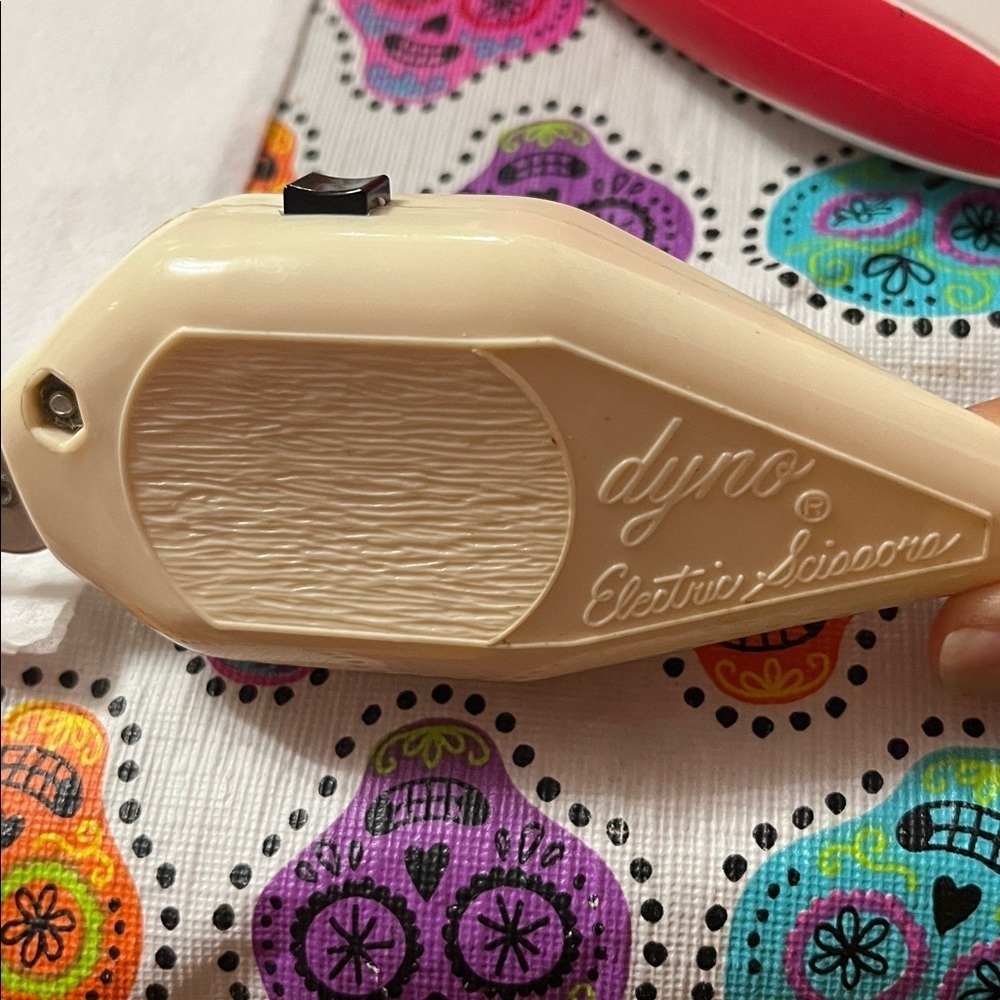 Dyno Electric Scissors For Fabric Cutting